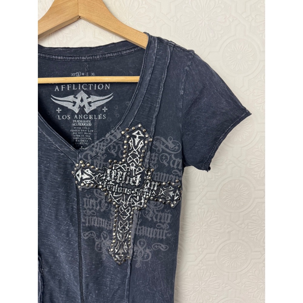 Affliction Womens Embellished Cross Winged Graphic V-Neck T-Shirt Charcoal Small - Picture 2 of 6